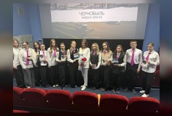 В кинотеатре «Беларусь» Петриковского филиала КУП «Гомелькиновидеопрокат» состоялась «главная» областная премьера нового неигрового фильма Национальной киностудии «Беларусьфильм» – «Чернобыль. Живая земля».