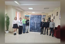 В кинотеатре «Беларусь» Петриковского филиала КУП «Гомелькиновидеопрокат» состоялась премьера нового художественного фильма Национальной киностудии «Беларусьфильм» «Переломный момент».